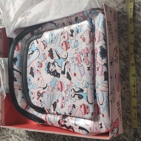 Miss Fluff Cupcake Dolls Backpack - Picture 6 of 7